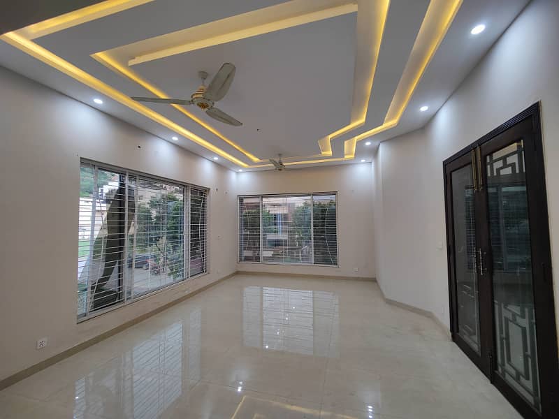 Beautiful Kanal Designer House For Rent 17