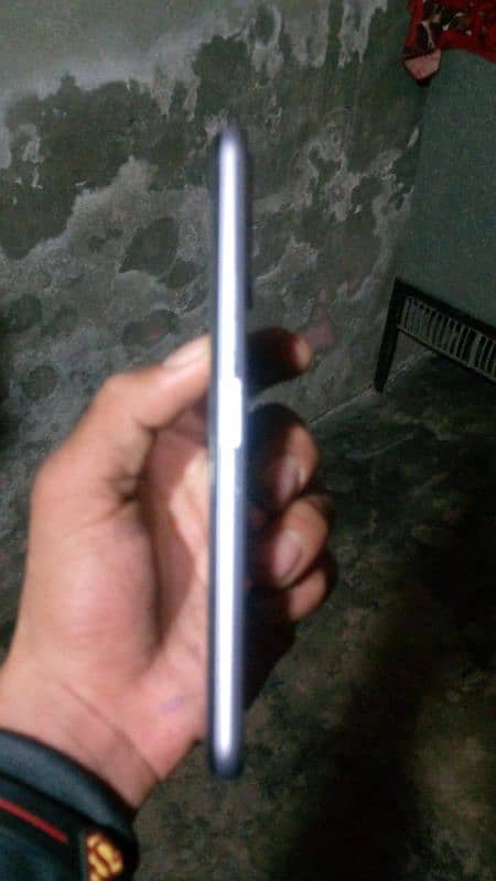 vivo y20 warnty k saat mukmal Saman k saat 4 64 ,,03143799097 Whatsapp 1