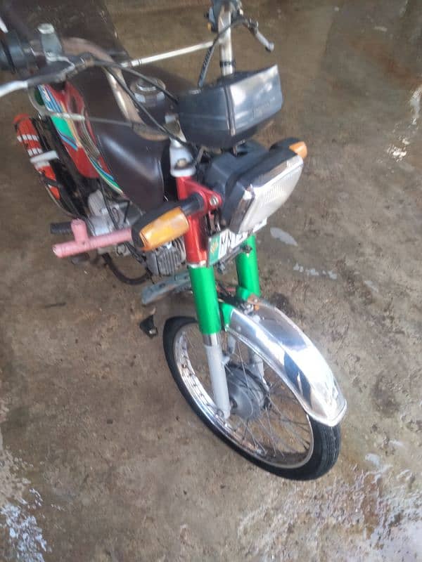 Honda CD70 5