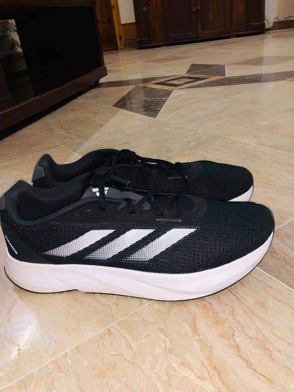 Addidas  original sports shoes 0