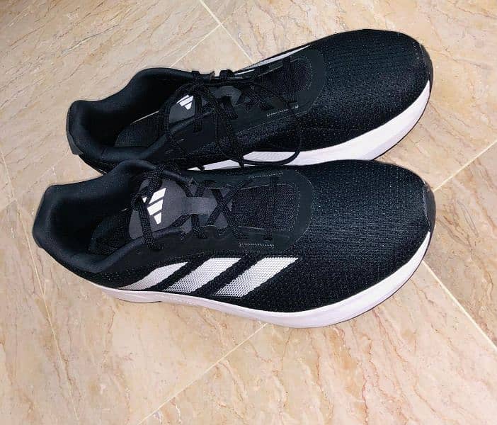 Addidas  original sports shoes 1