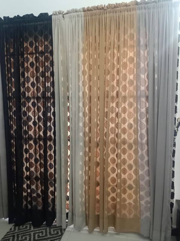 1 blind and 2 chiffon curtains 0