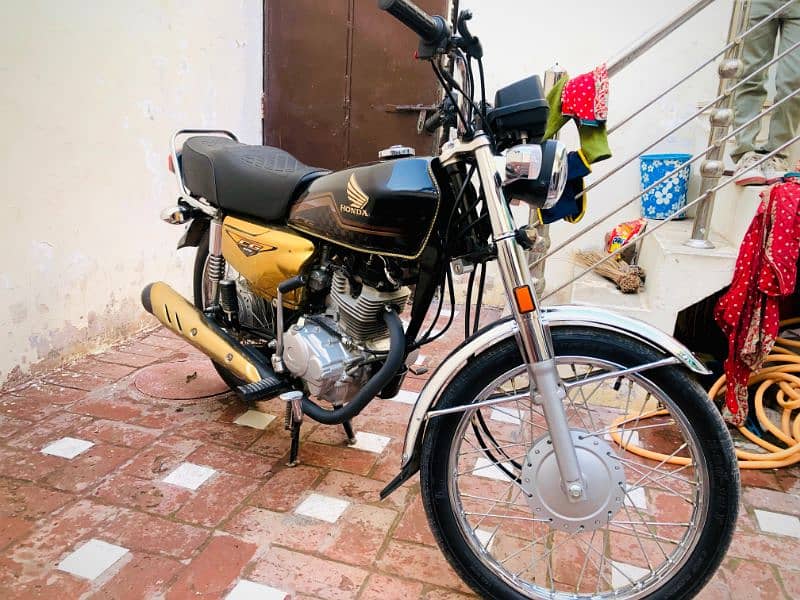 Honda CG125 Gold Edition 3