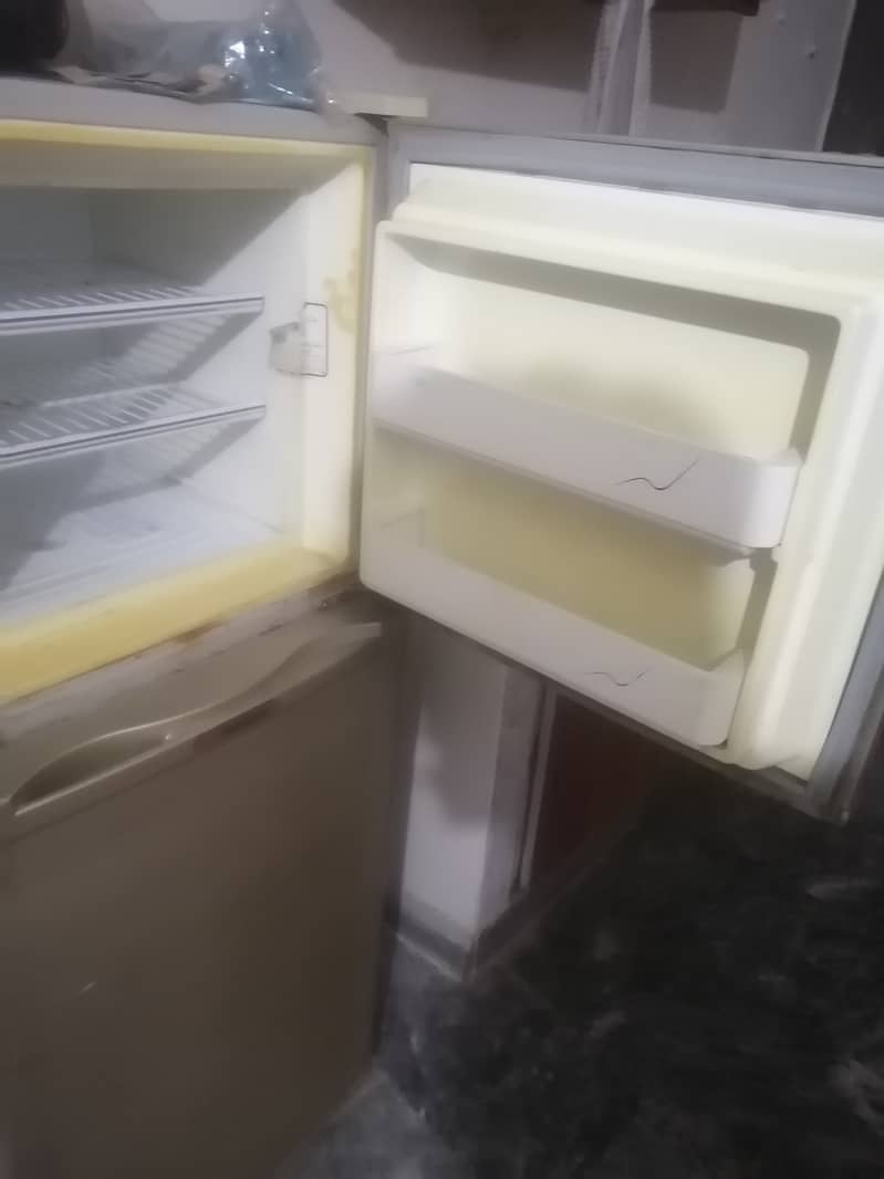 Dawlance Fridge For Urgent Sale 3