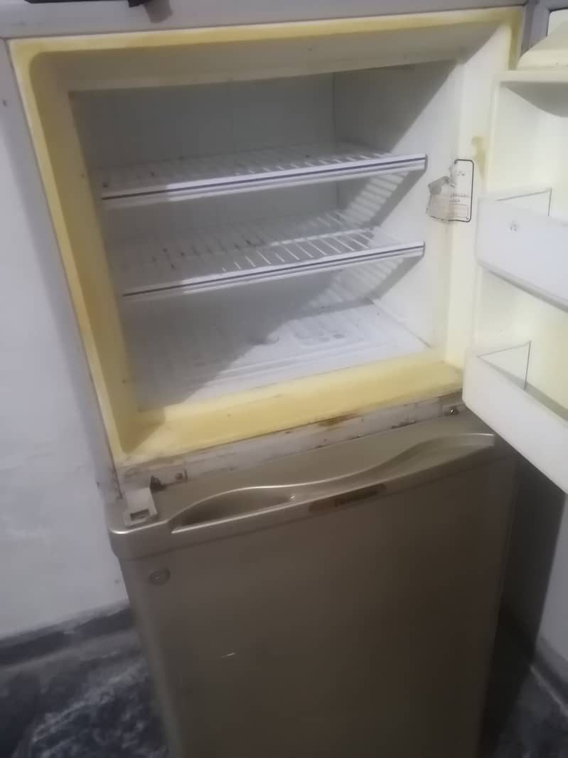 Dawlance Fridge For Urgent Sale 4