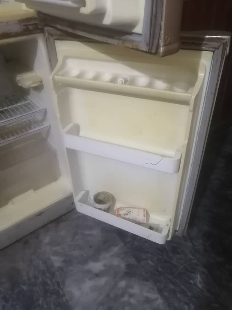 Dawlance Fridge For Urgent Sale 5