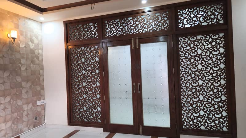 10 Marla House In Bahria Town Lahore For Sale 9