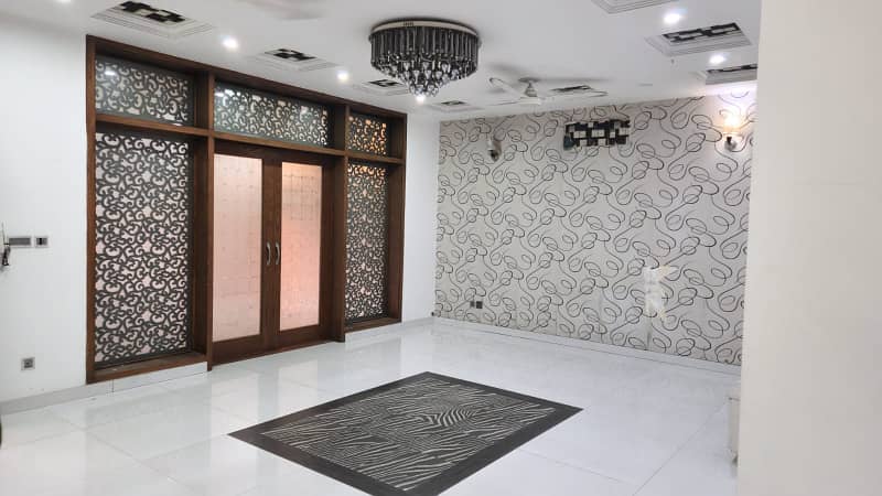 10 Marla House In Bahria Town Lahore For Sale 10