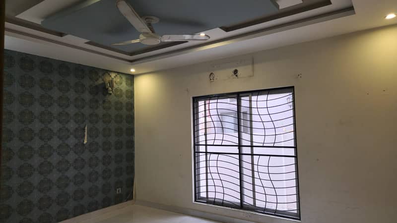 10 Marla House In Bahria Town Lahore For Sale 17