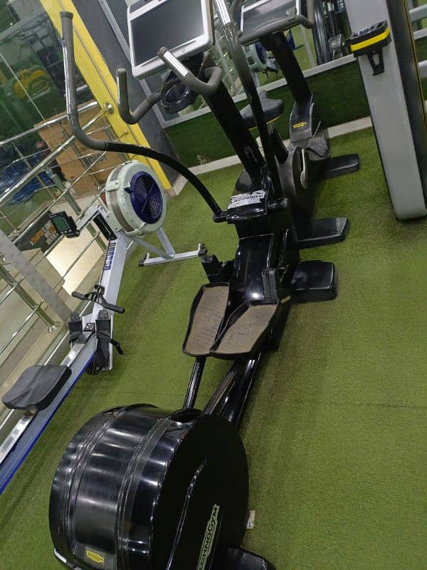 treadmill elliptical and uprait bike technologym 6