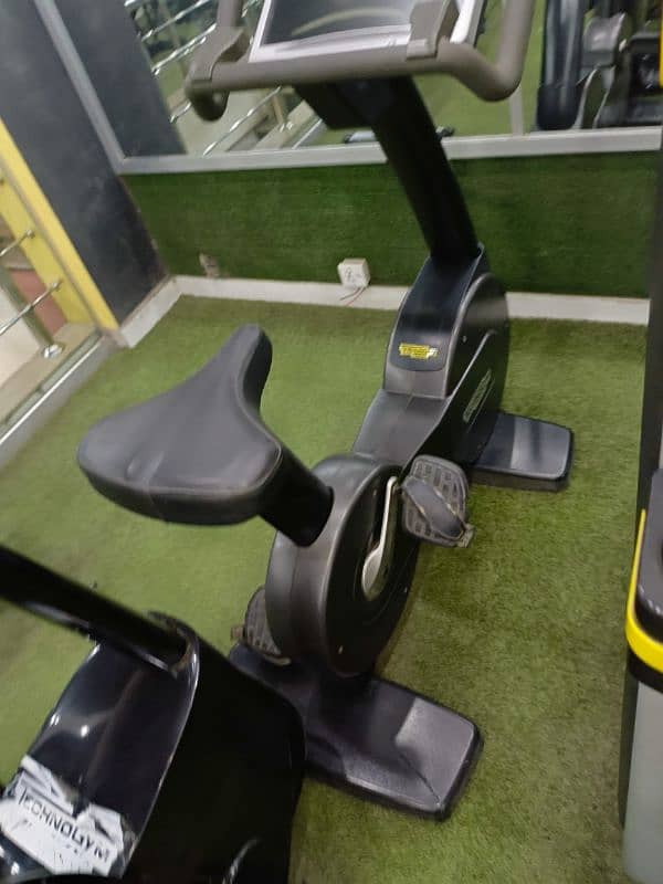 treadmill elliptical and uprait bike technologym 9