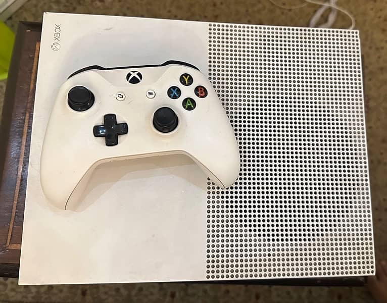 Xbox One S 1 TB With 13 Games 2