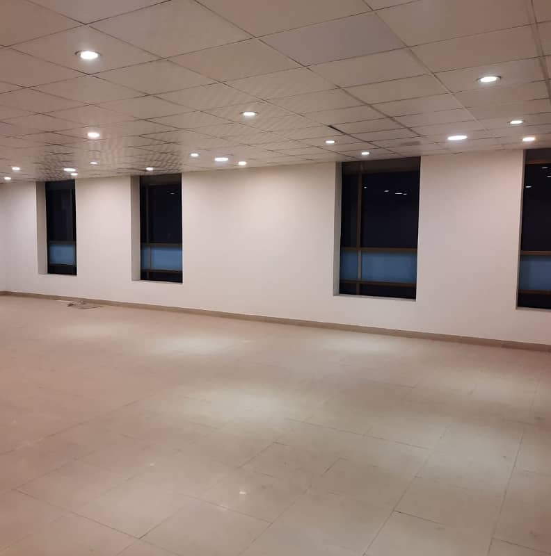 One kanal Commercial Paid Plaza available for rent in Gulberg Lahore 0