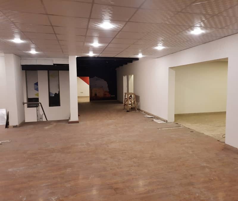 One kanal Commercial Paid Plaza available for rent in Gulberg Lahore 3