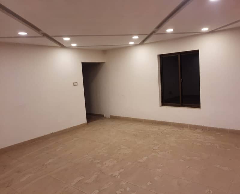 One kanal Commercial Paid Plaza available for rent in Gulberg Lahore 4