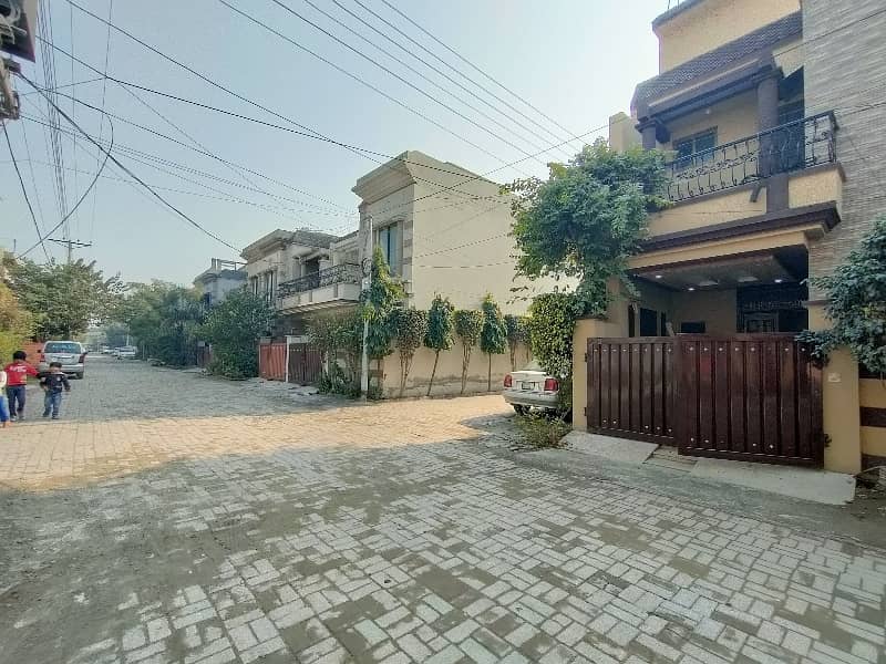 4-Marla Corner Beautiful House Available For Sale in Garrison Homes Lahore. 1