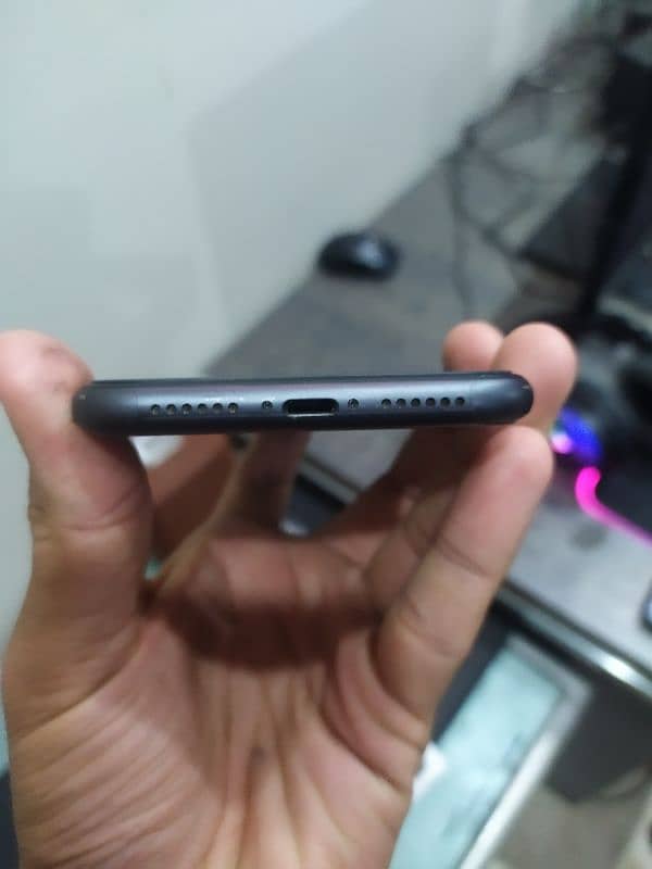 iphone 11 exchange possible any phone black color with box 5