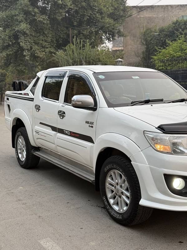 Toyota Hilux 2014 3.0 TRD EX 1