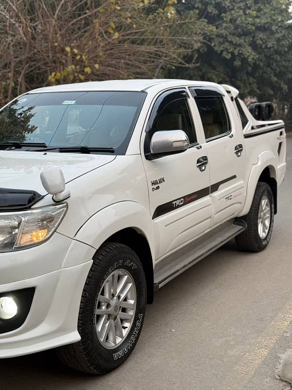 Toyota Hilux 2014 3.0 TRD EX 2