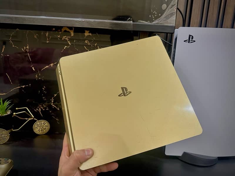 PlayStation 4 ( Gold edition , 500Gb ) 7+ Games , 2 Controllers PS4 1