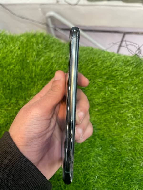 Iphone 11 pro 256 green color 5