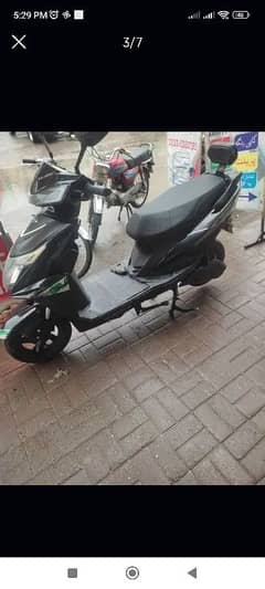 electric scooty black 10/10