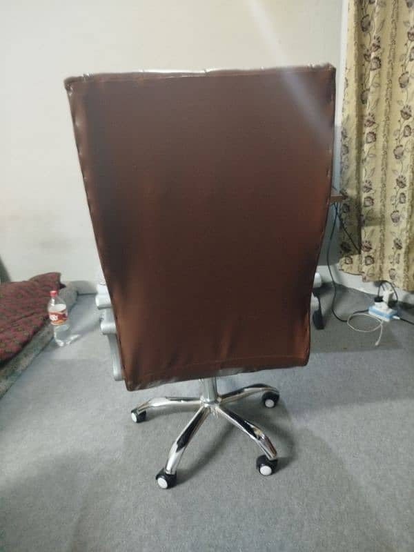 Office chair just like new. 5