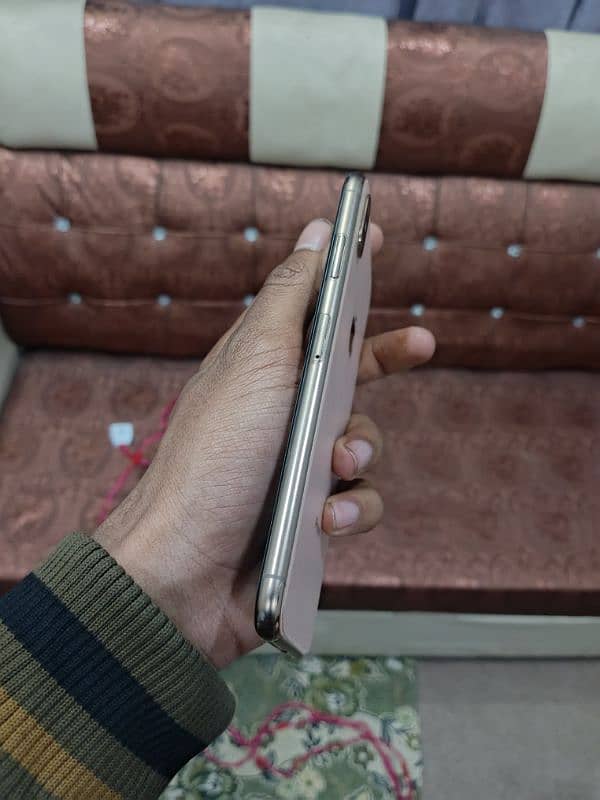 iPhone XSMAX 256 GB Pta Approved 5