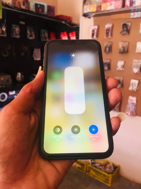 iPhone 11      128gb 4