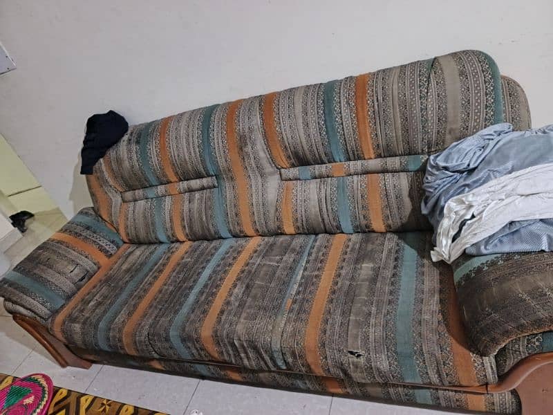 sofa with 2 chairs and fit wood condition 0