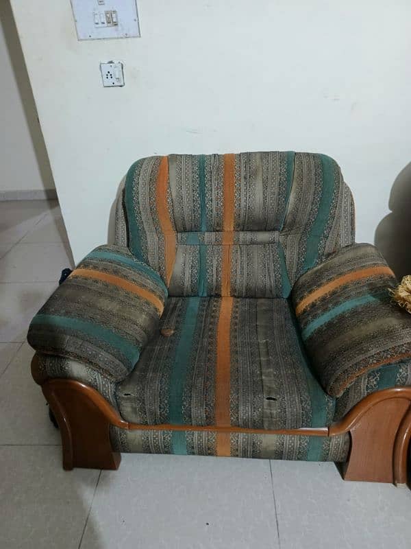 sofa with 2 chairs and fit wood condition 2