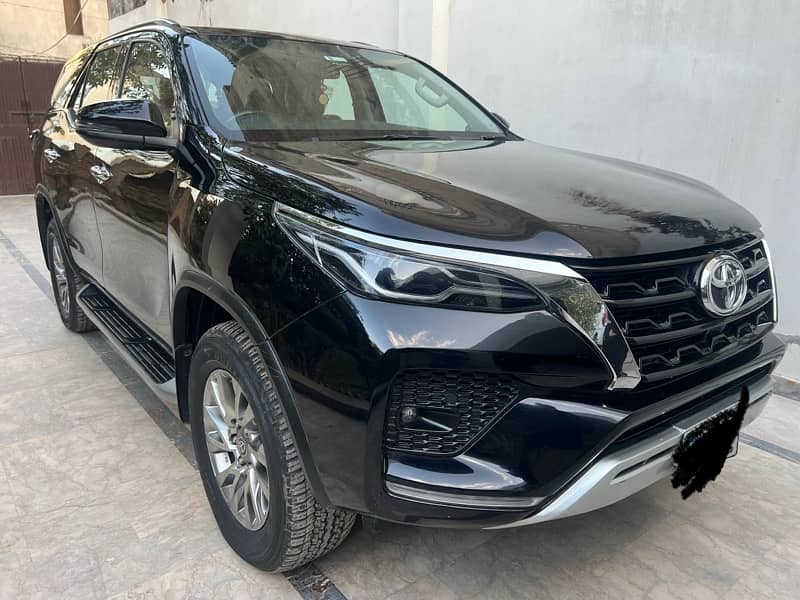 Toyota Fortuner V 2021 1