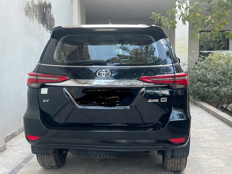 Toyota Fortuner V 2021 5