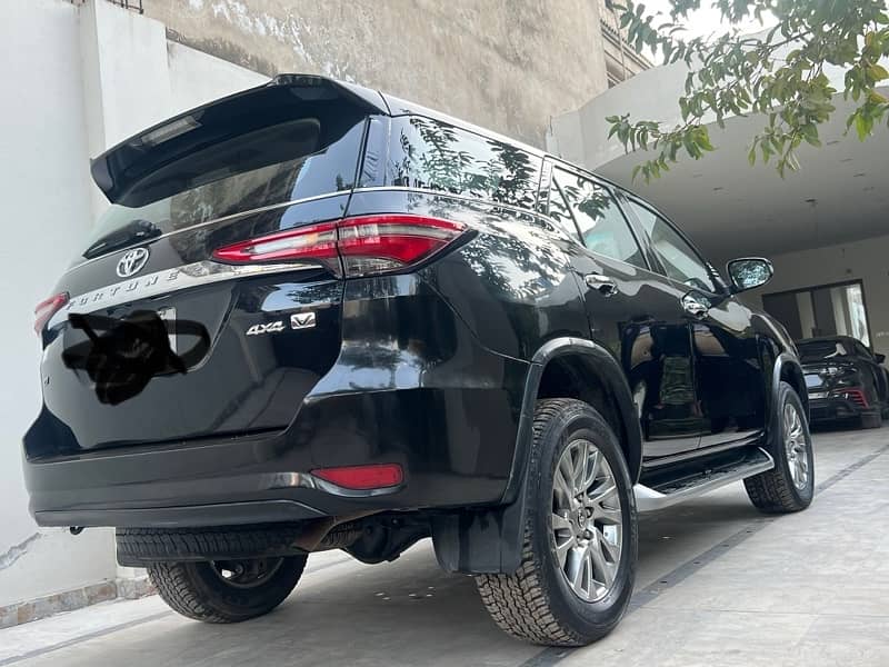 Toyota Fortuner V 2021 10