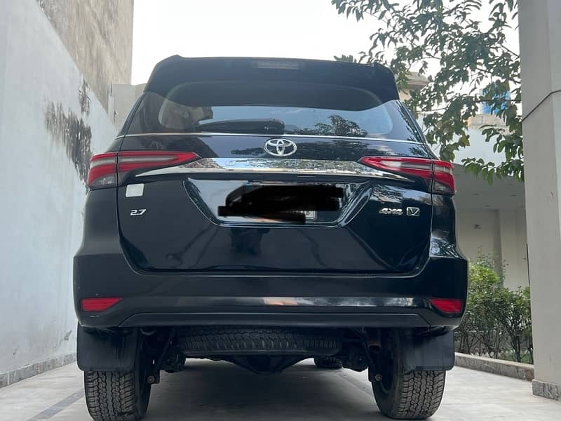 Toyota Fortuner V 2021 11