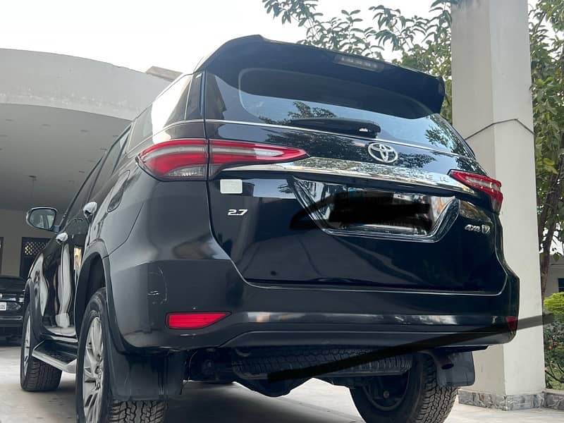 Toyota Fortuner V 2021 12