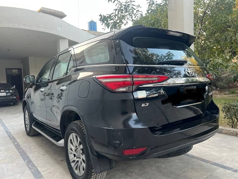 Toyota Fortuner V 2021 13