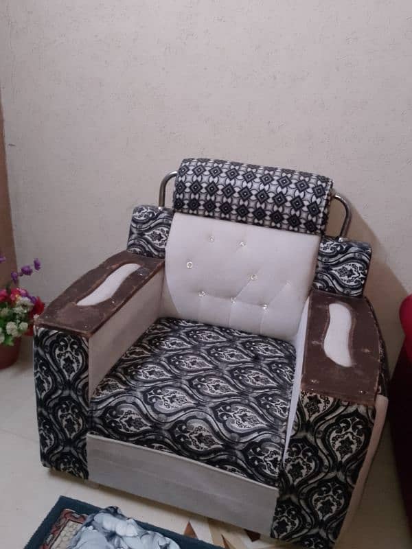 I want to sell sofa set urgent 1