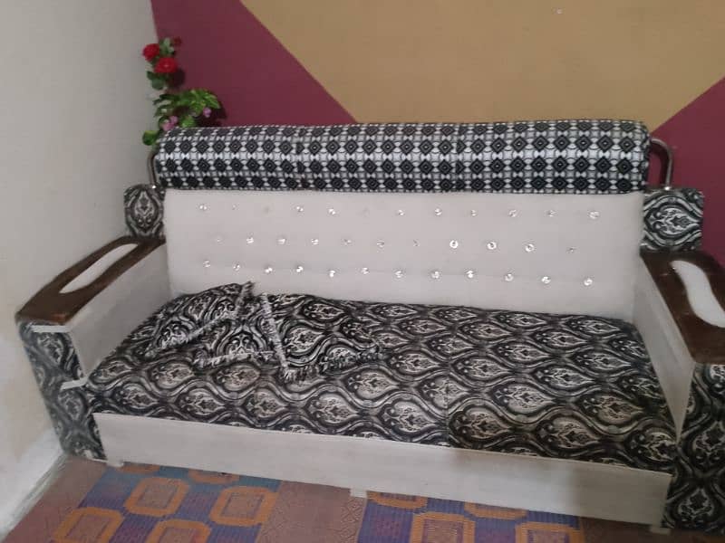 I want to sell sofa set urgent 2