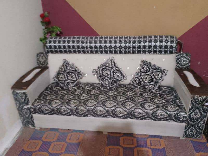 I want to sell sofa set urgent 3