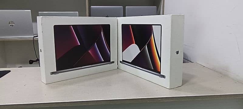 Macbook M2 pro max 16" 2023 32/1TB Box pack sealed 7