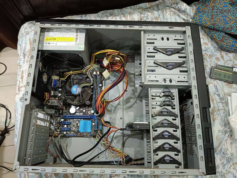 Desktop PC (Intel core i5 2400) 8GB RAM 1