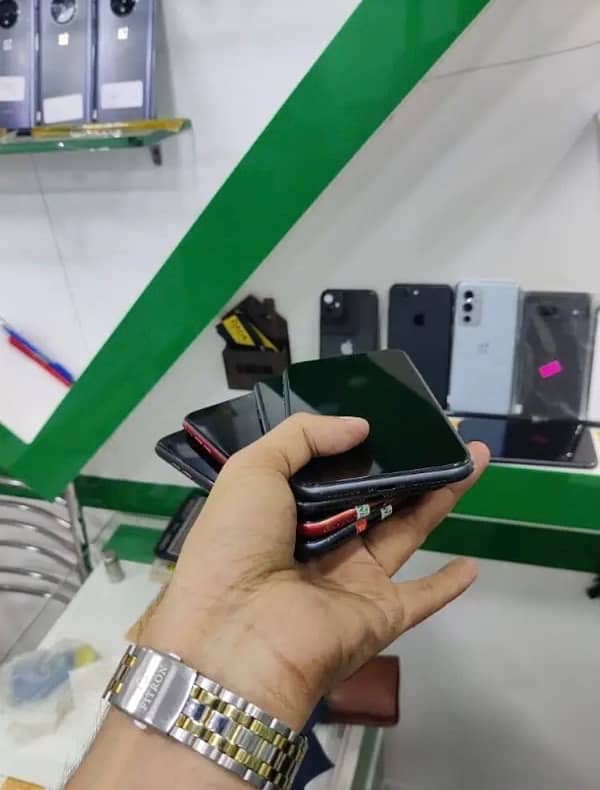 IPhone 11 64GB JV NON PTA 4