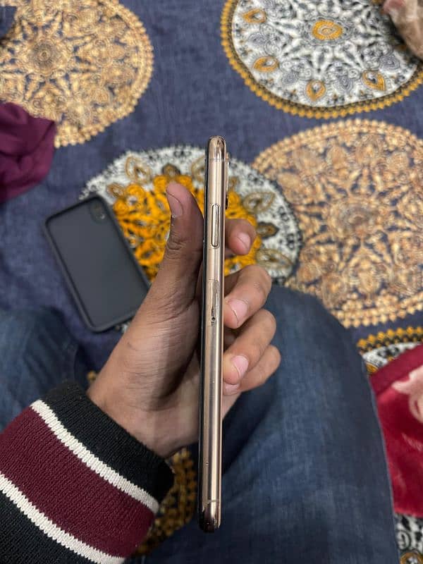 Iphone xs max 256GB non PTA(LLA) 5