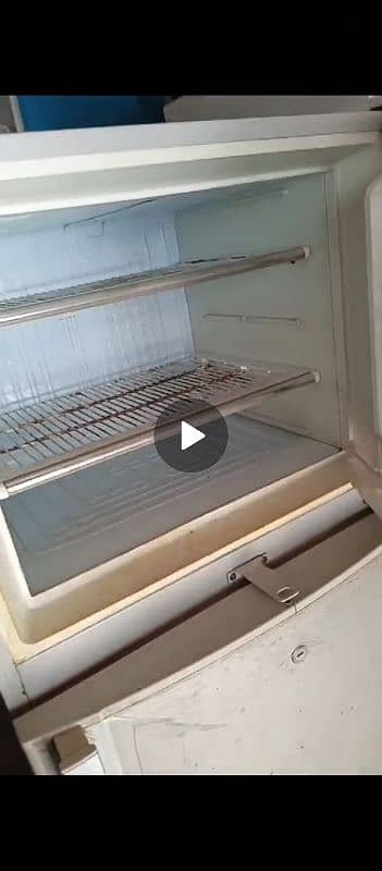 Dawlance fridge best condition 2