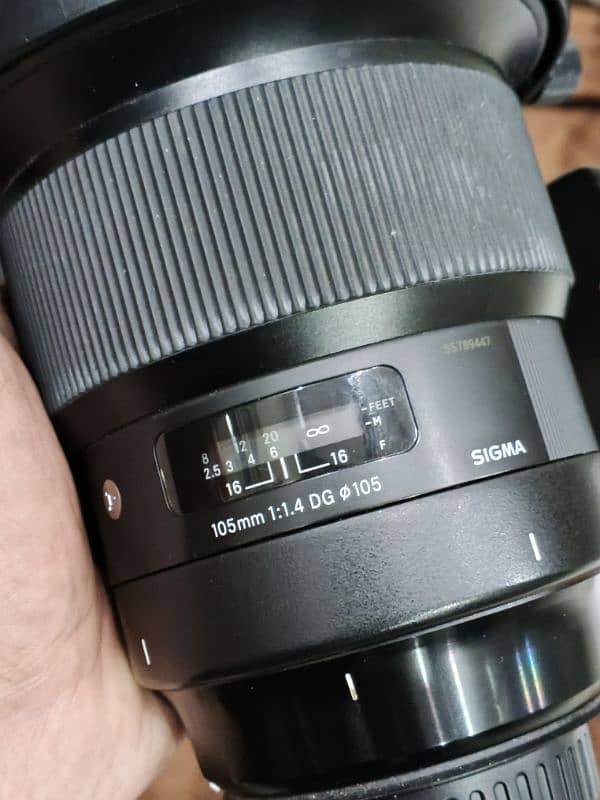 SIGMA 105mm F1.4 DG HSM Art 1