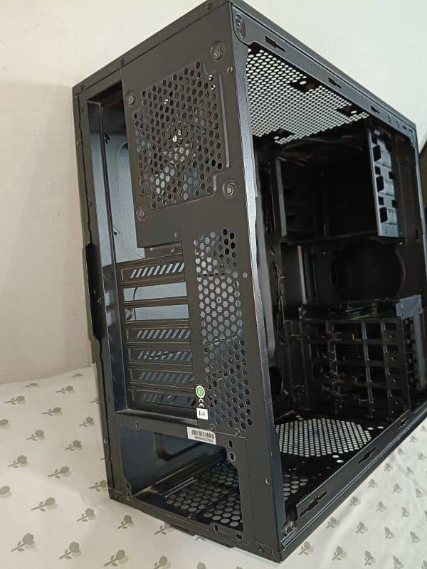 Gaming PC Case (Corsair)-Desktop Case (Cooler Master) 3