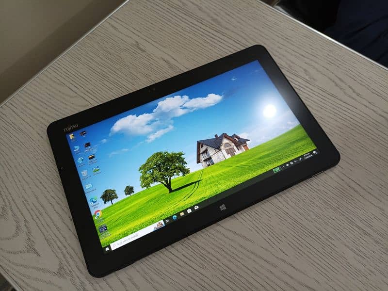 Fujitsu Stylistic R727 core i5 7th gen touchscreen like surface pro 13