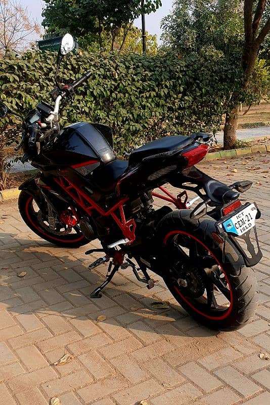 Benelli Tnt 150i 10