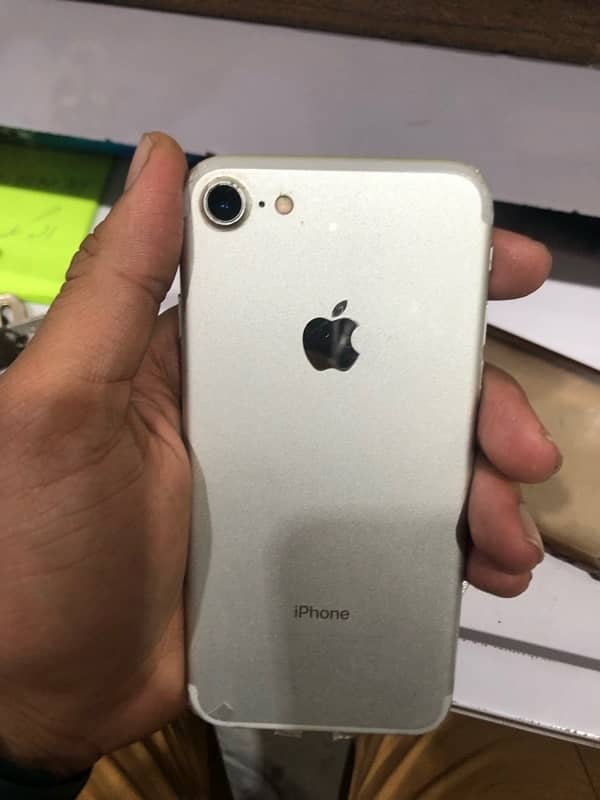 iphone 7 pta 32 gb all okay  just panal ma dabao ha koi issu ni 0